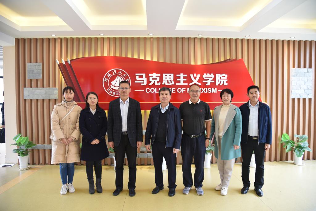 自治区教育工委领导一行到太阳成集团122ccvip进行调研